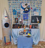 Выставка творческих работ, посвящённая Дню космонавтики.
